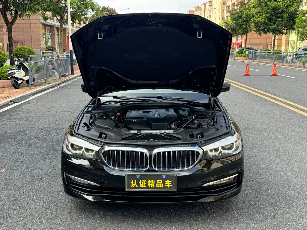BMW 5 Series — фото 5