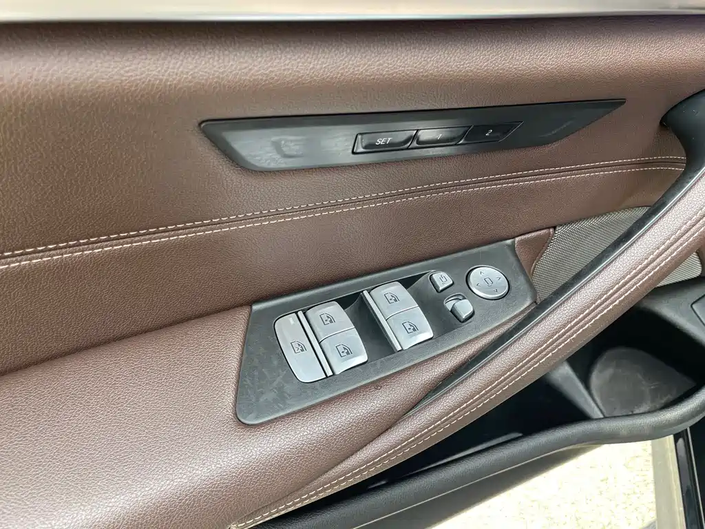 BMW 5 Series — фото 4