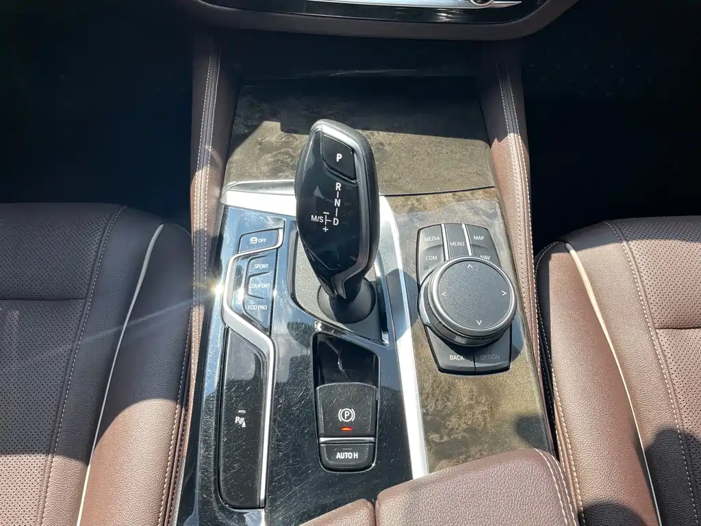 BMW 5 Series — фото 10