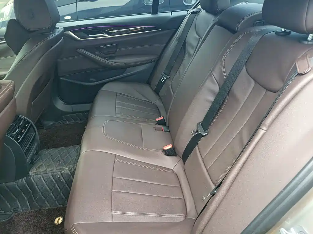 BMW 5 Series — фото 13