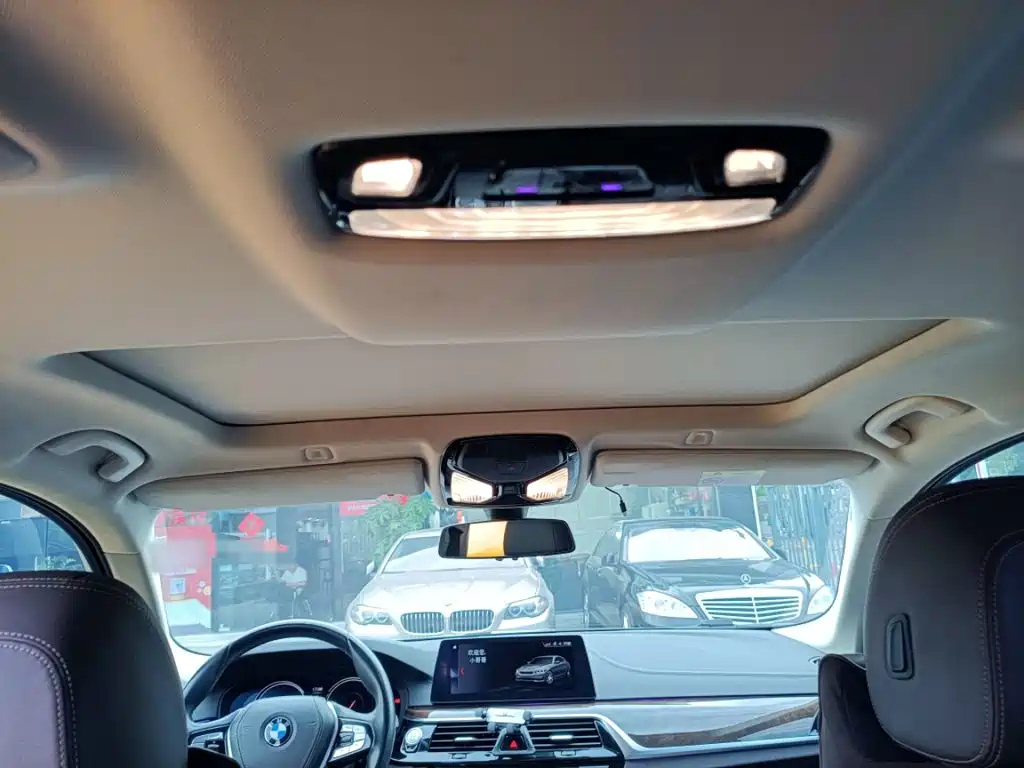 BMW 5 Series — фото 14