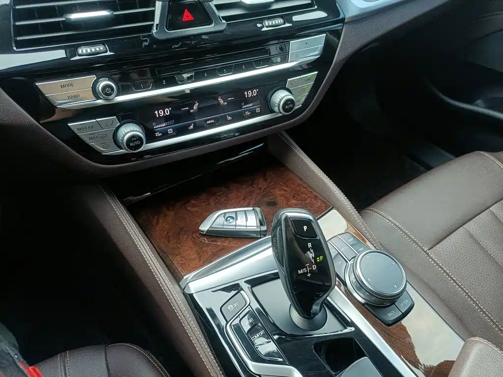 BMW 5 Series — фото 17
