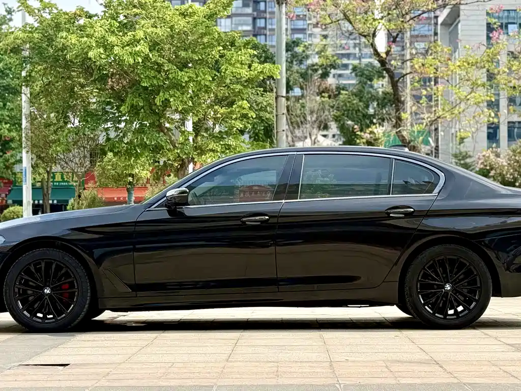 BMW 5 Series — фото 4