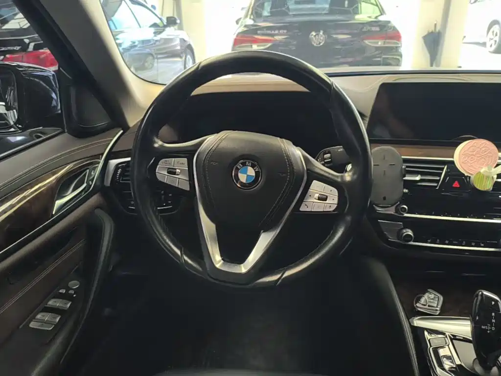BMW 5 Series — фото 11