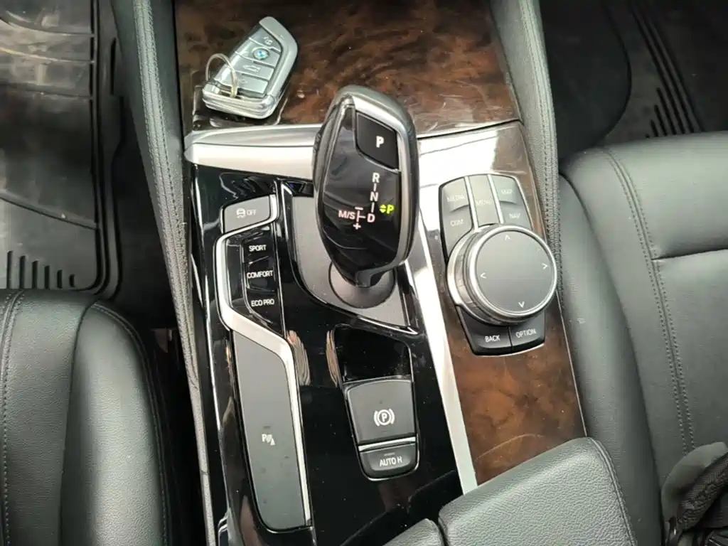 BMW 5 Series — фото 14