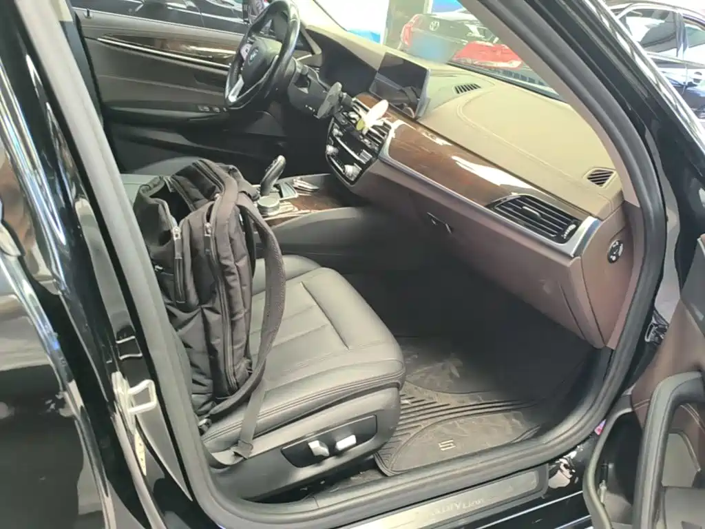 BMW 5 Series — фото 25