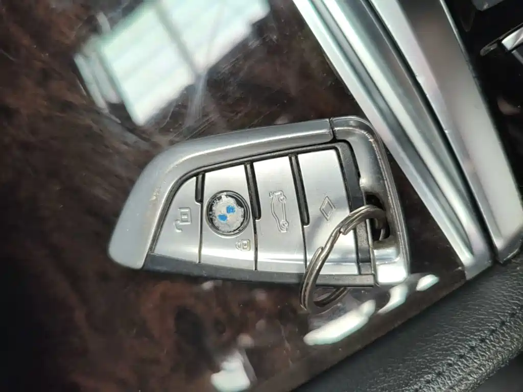 BMW 5 Series — фото 9