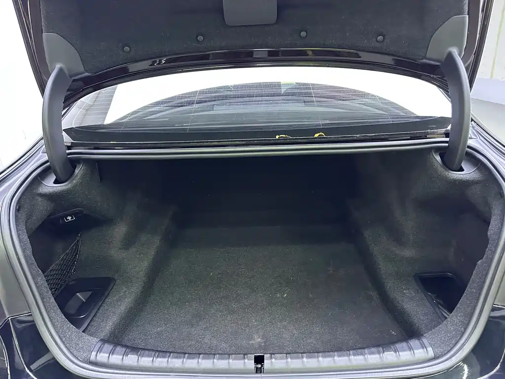 BMW 5 Series — фото 15