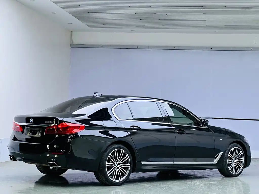 BMW 5 Series — фото 5