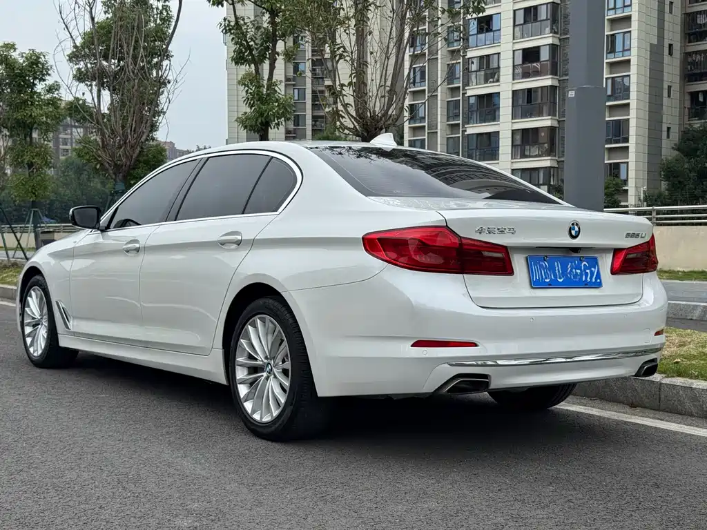 BMW 5 Series — фото 17