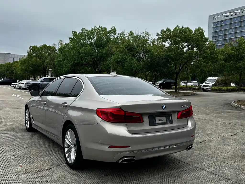 BMW 5 Series — фото 4