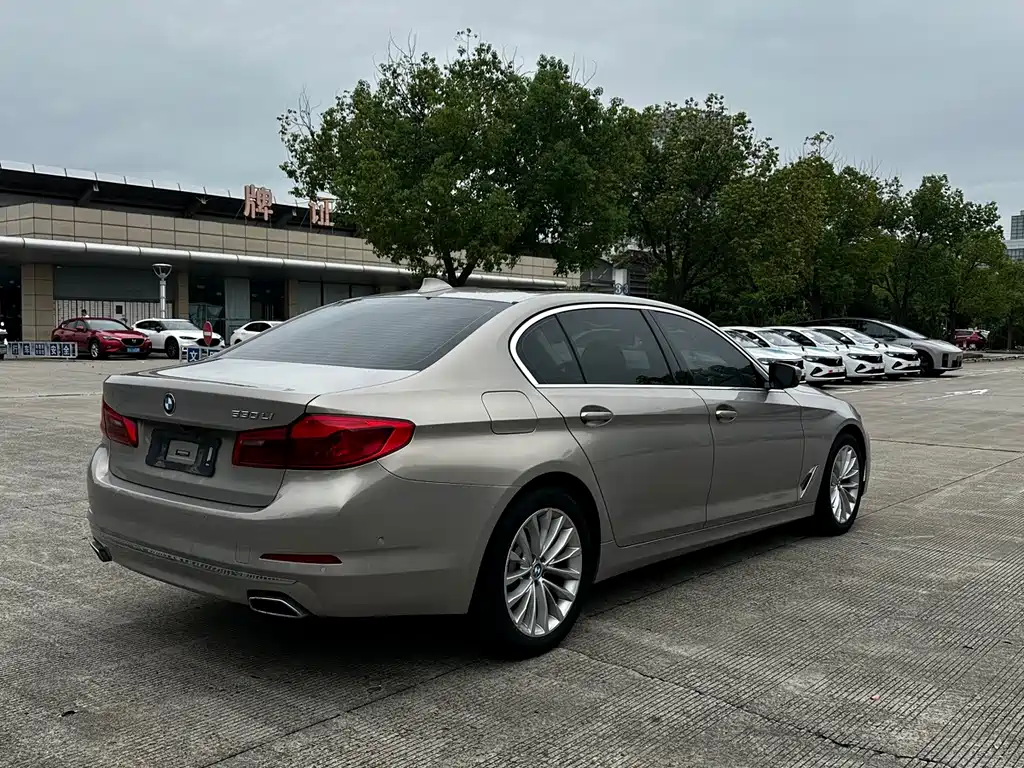 BMW 5 Series — фото 5