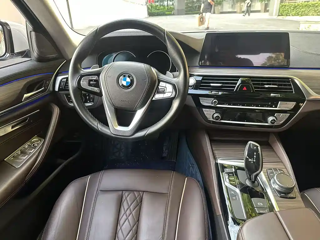 BMW 5 Series — фото 13