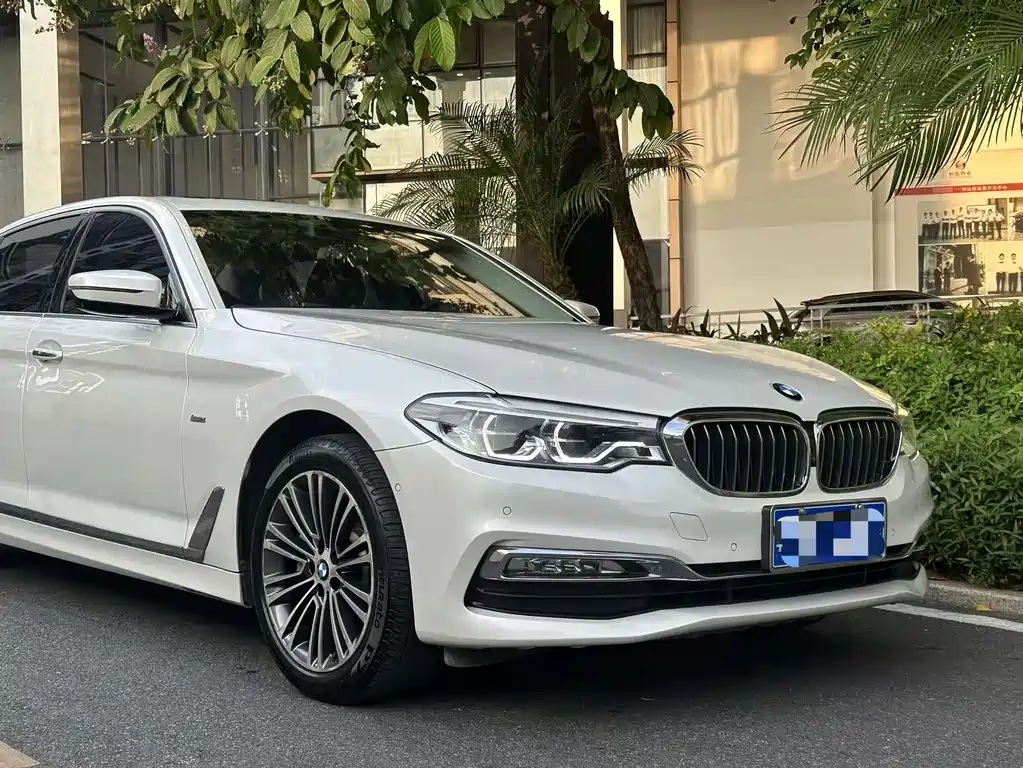 BMW 5 Series — фото 18