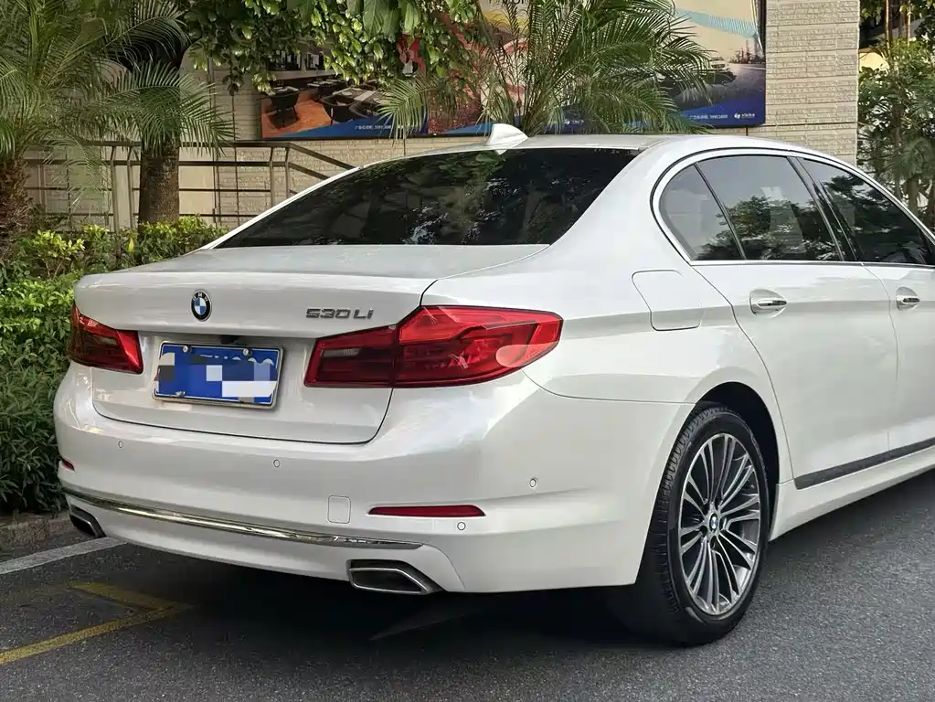 BMW 5 Series — фото 19