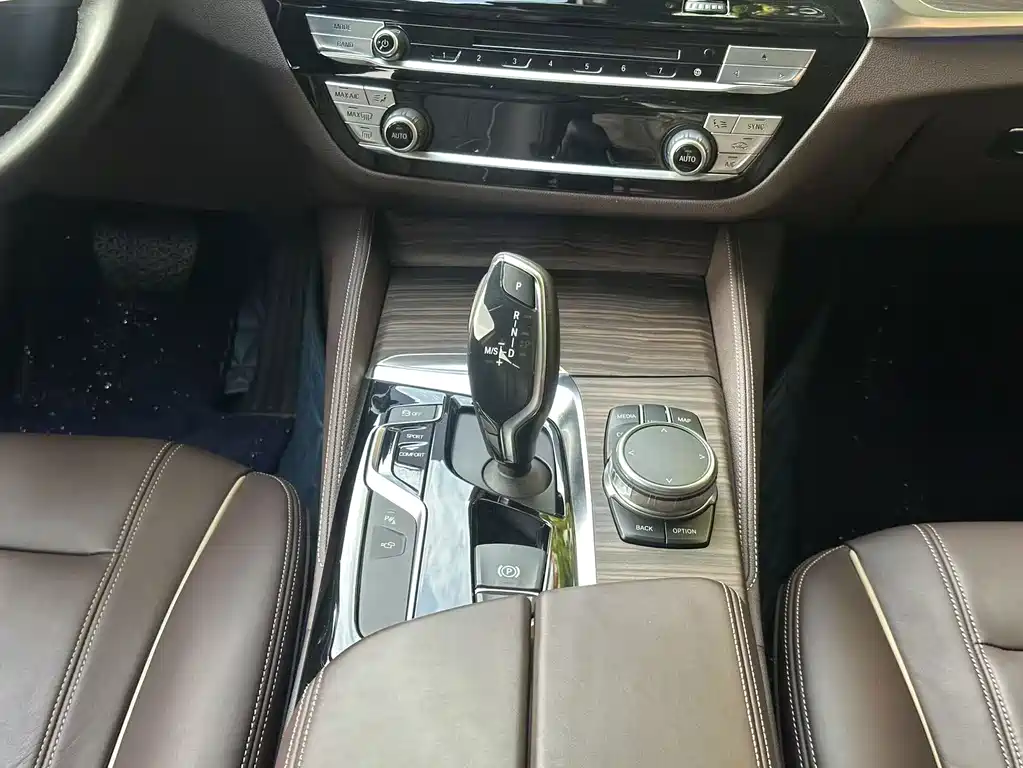 BMW 5 Series — фото 25