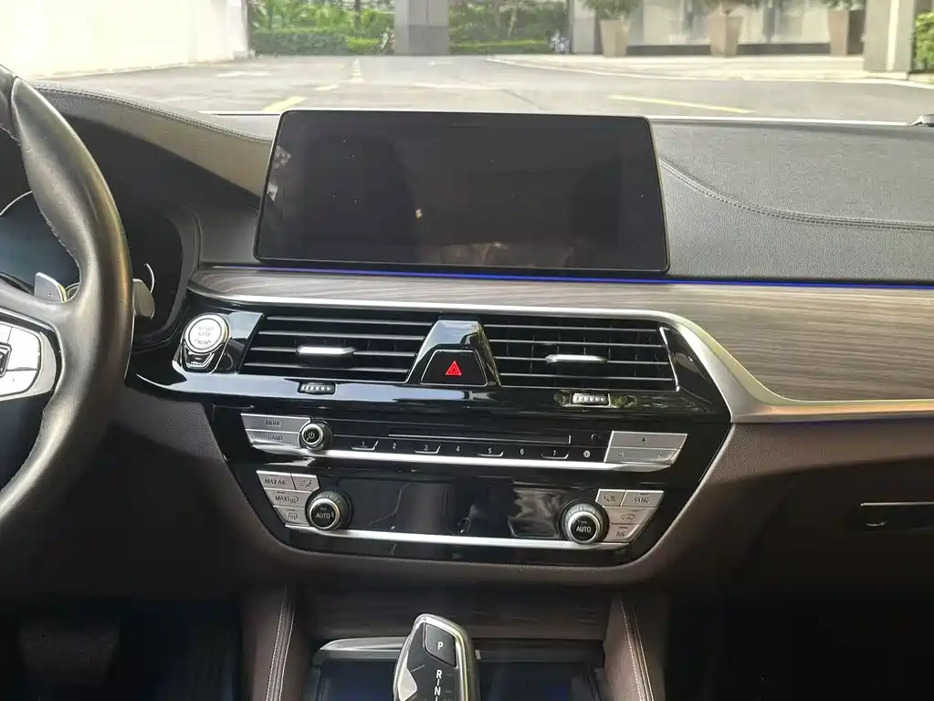 BMW 5 Series — фото 26