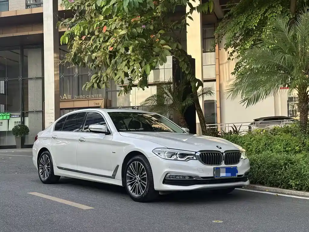 BMW 5 Series — фото 10