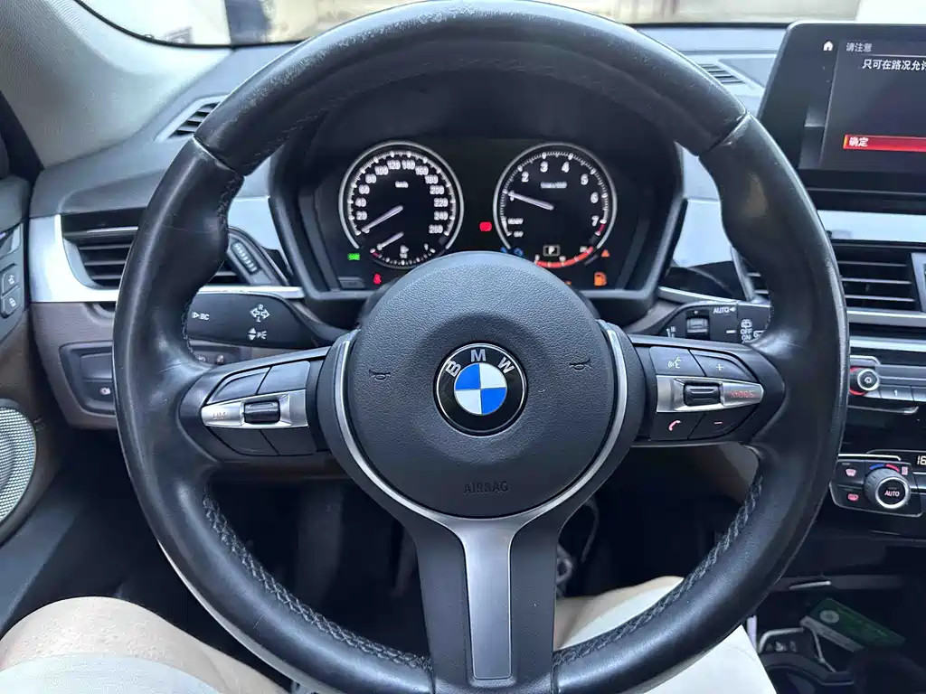 BMW X1 — фото 11