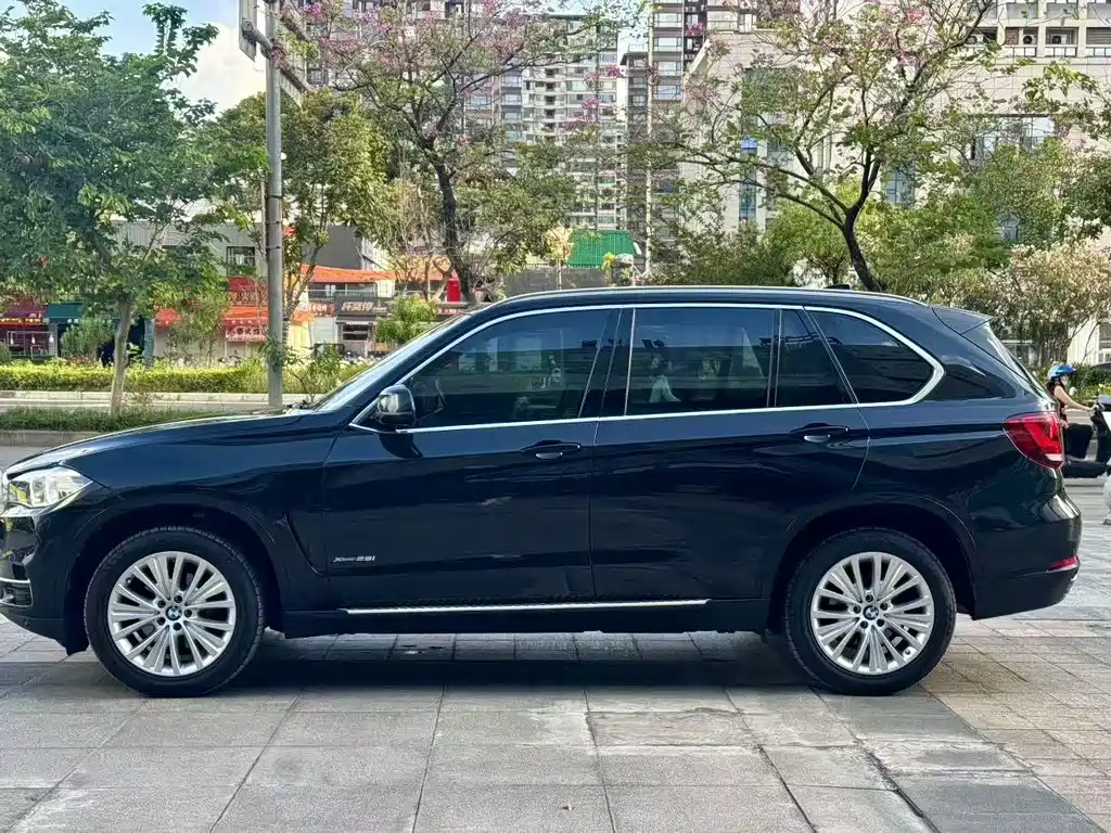 BMW X5 (Import) — фото 2
