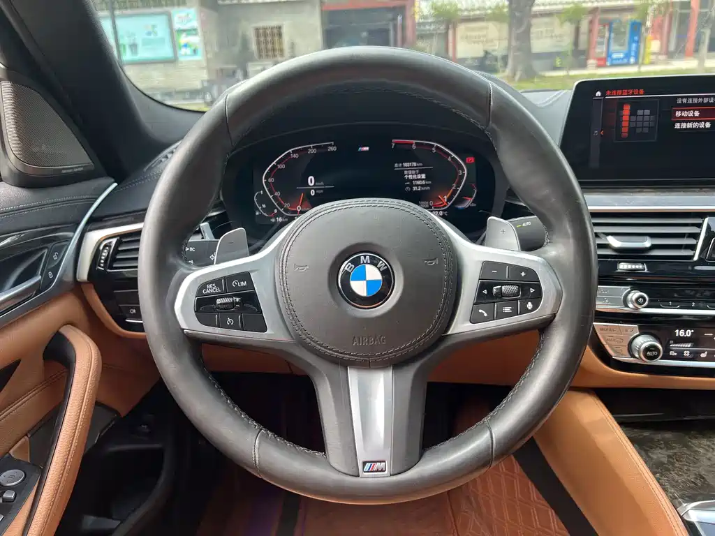 BMW 5 Series — фото 14