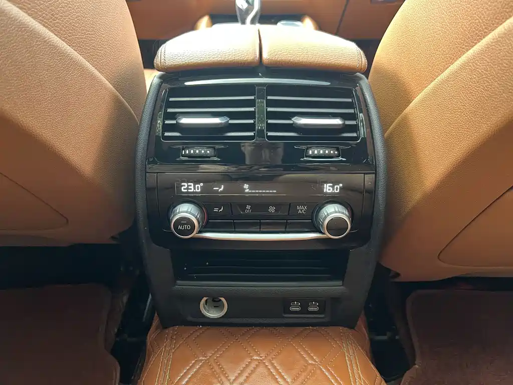 BMW 5 Series — фото 15