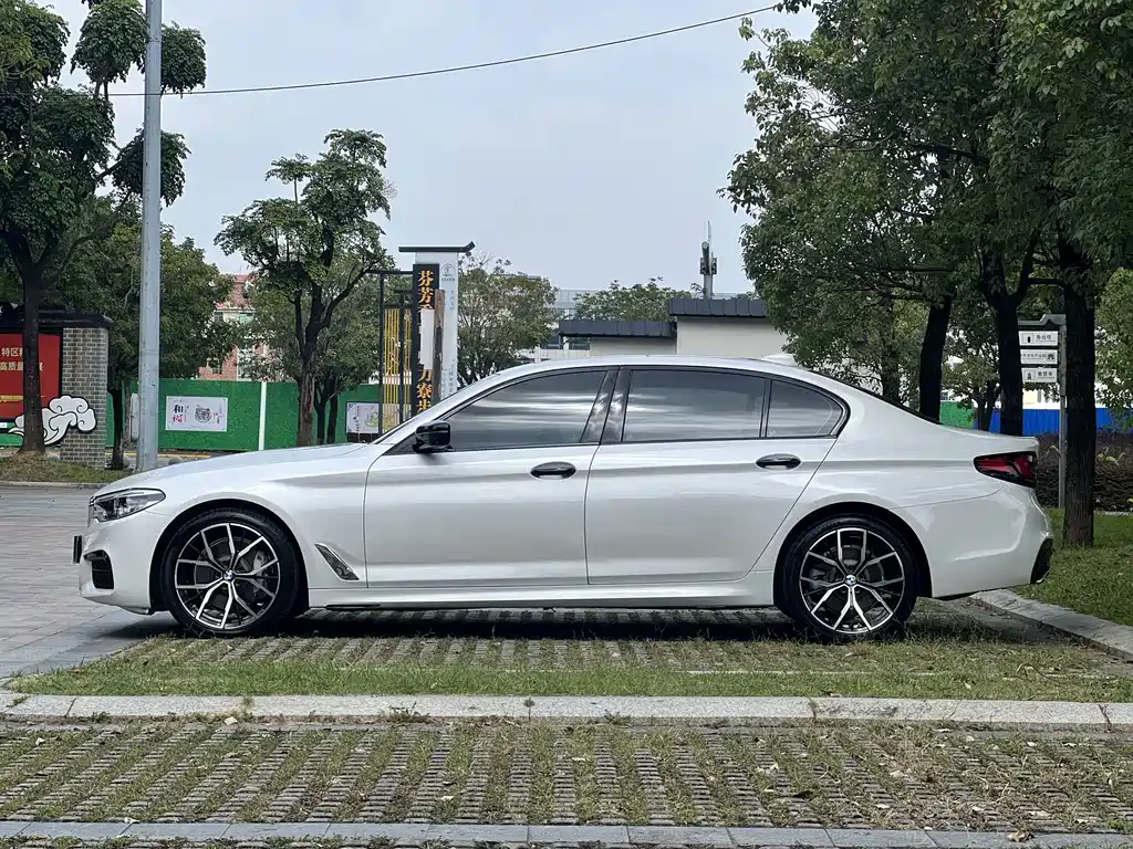 BMW 5 Series — фото 4