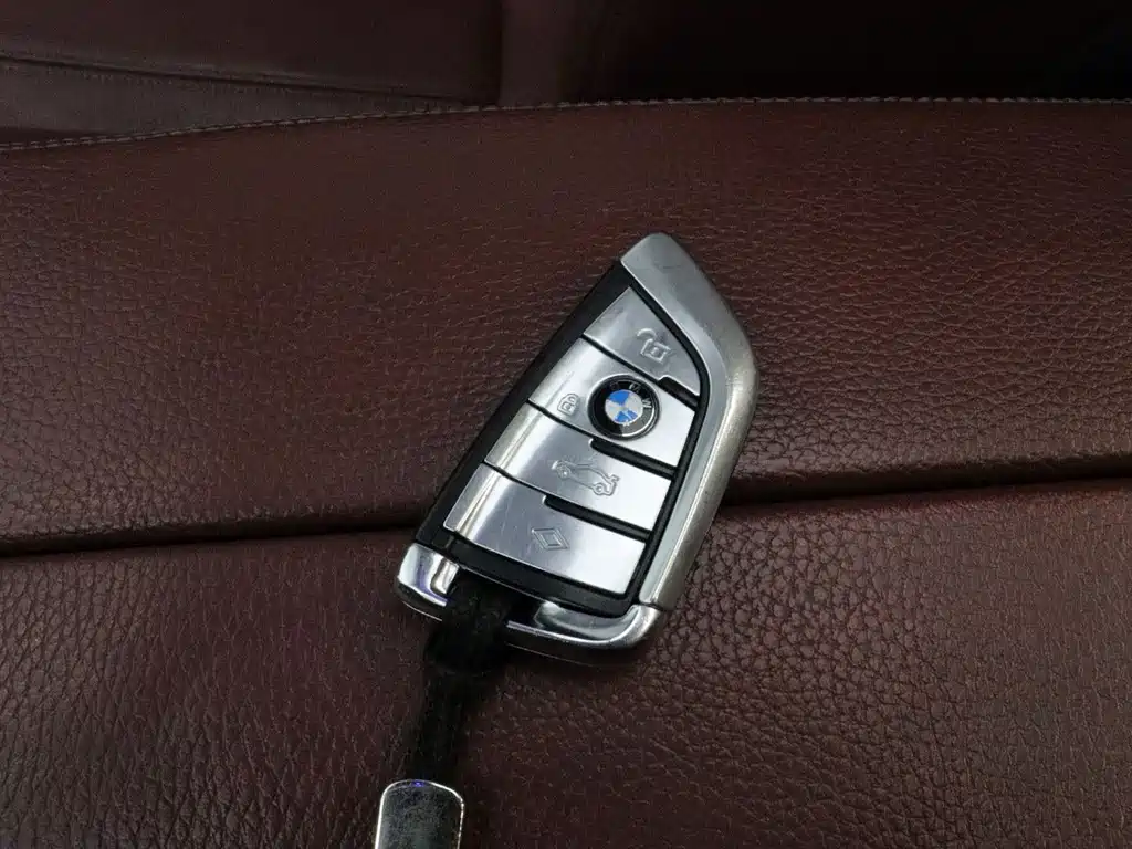BMW 5 Series — фото 14