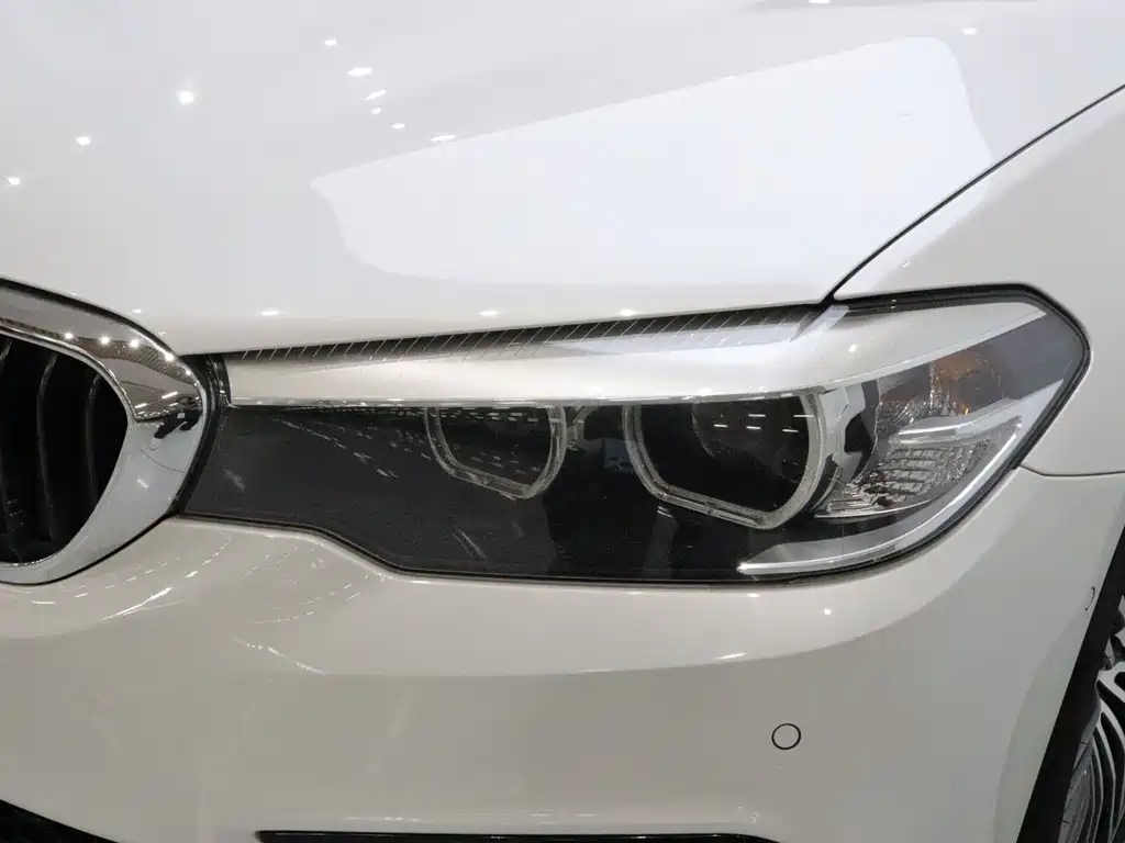 BMW 5 Series — фото 18