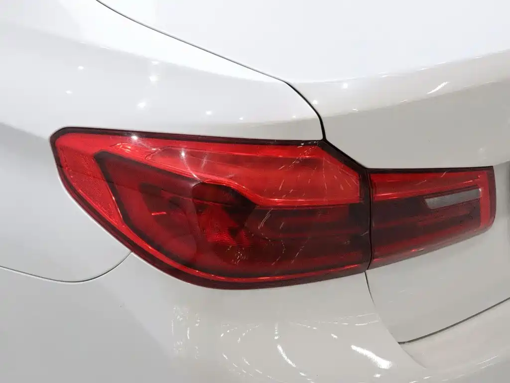 BMW 5 Series — фото 19