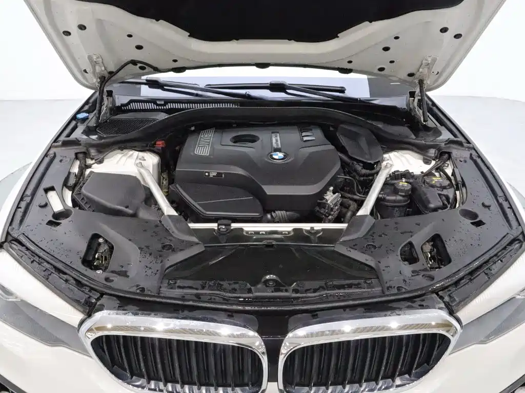 BMW 5 Series — фото 20