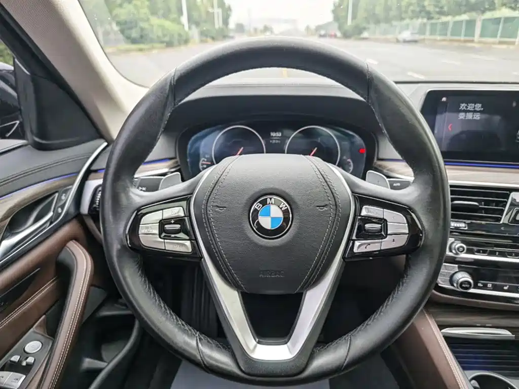 BMW 5 Series — фото 13