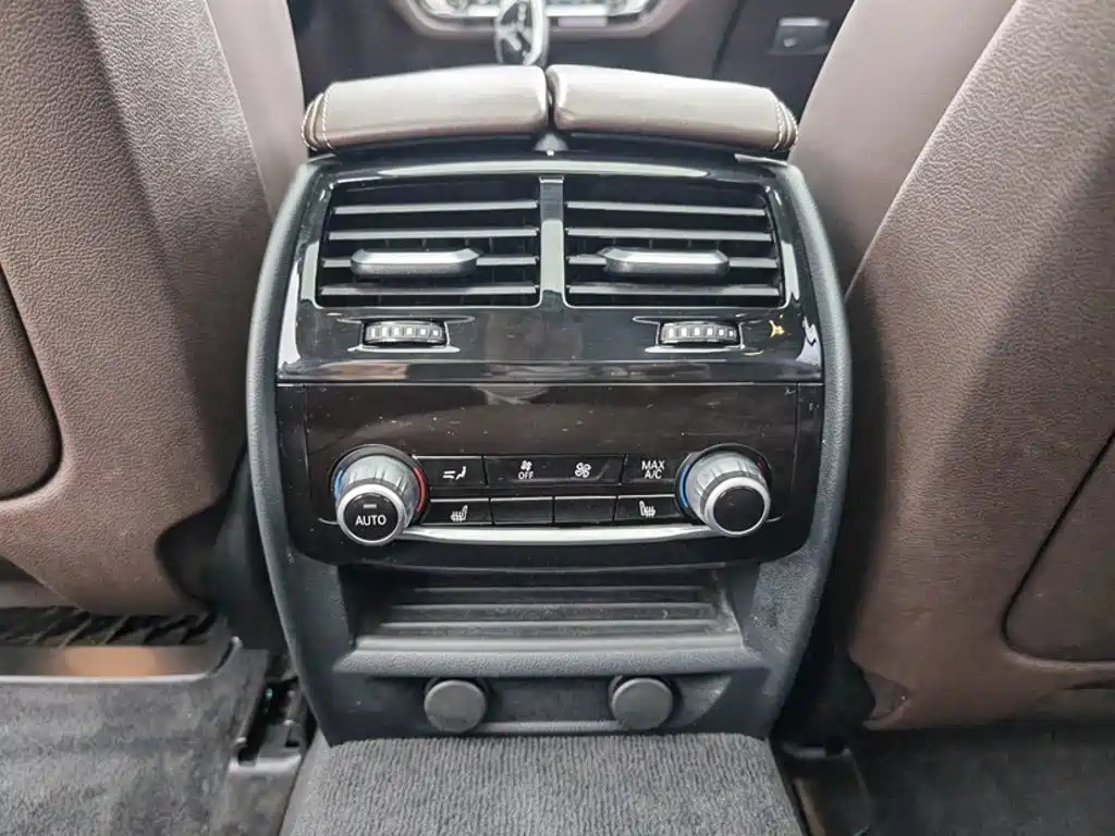 BMW 5 Series — фото 15