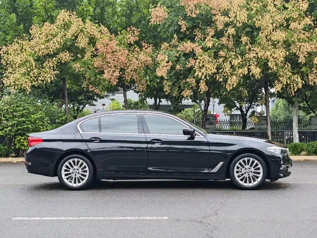 BMW 5 Series — фото 8