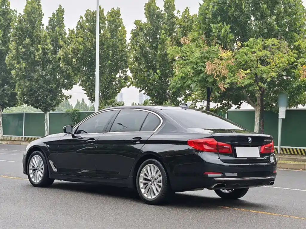 BMW 5 Series — фото 9