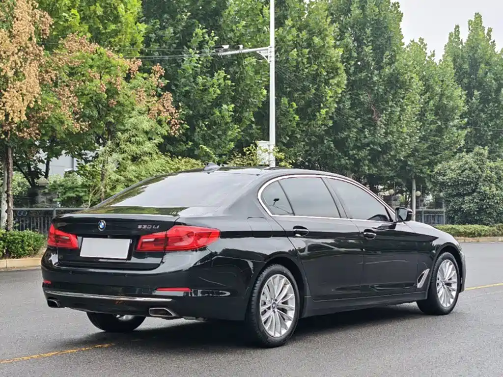 BMW 5 Series — фото 10