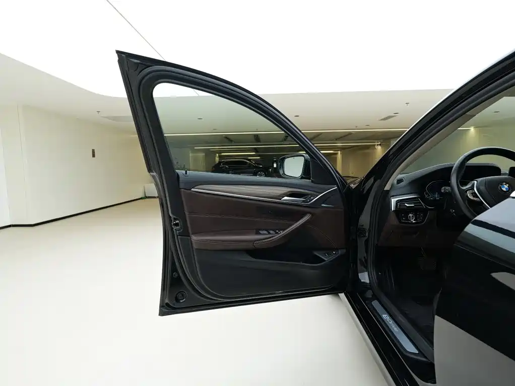 BMW 5 Series New Energy — фото 19