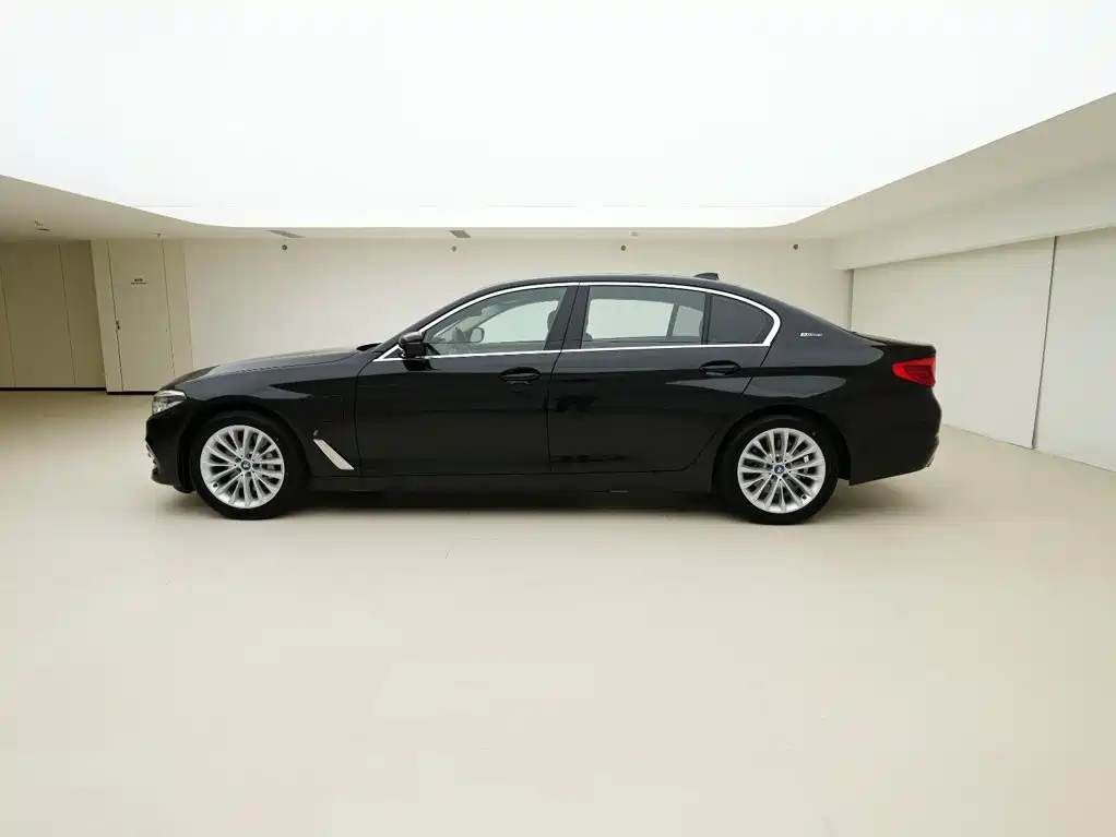 BMW 5 Series New Energy — фото 4