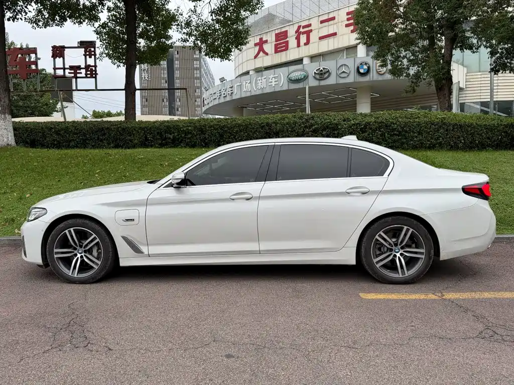 BMW 5 Series New Energy — фото 3