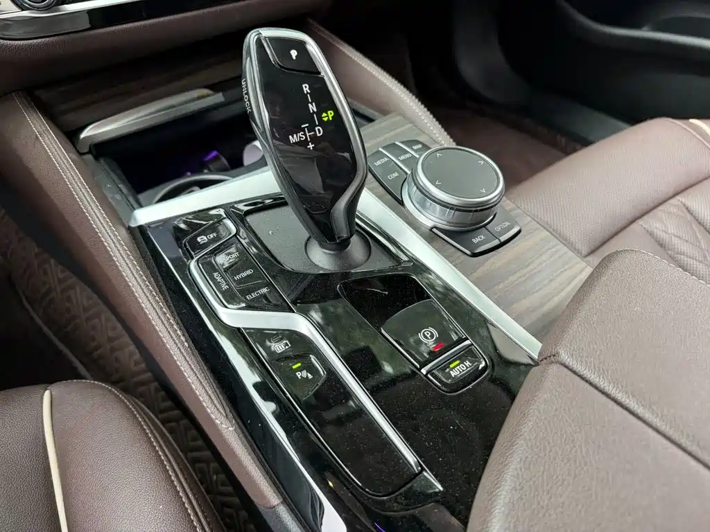 BMW 5 Series New Energy — фото 9