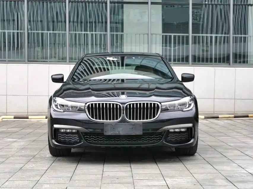 BMW 7 Series — фото 2