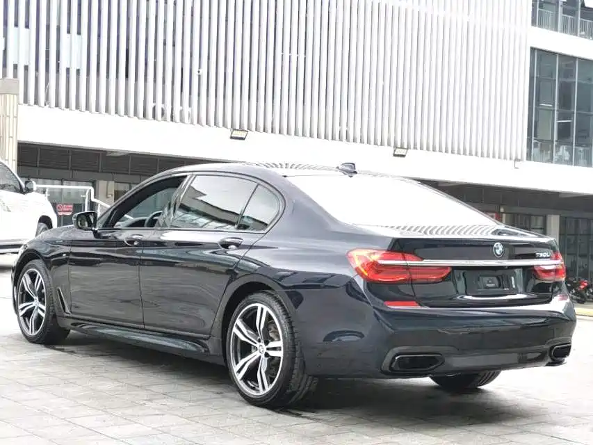 BMW 7 Series — фото 9
