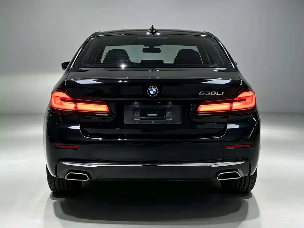 BMW 5 Series — фото 8