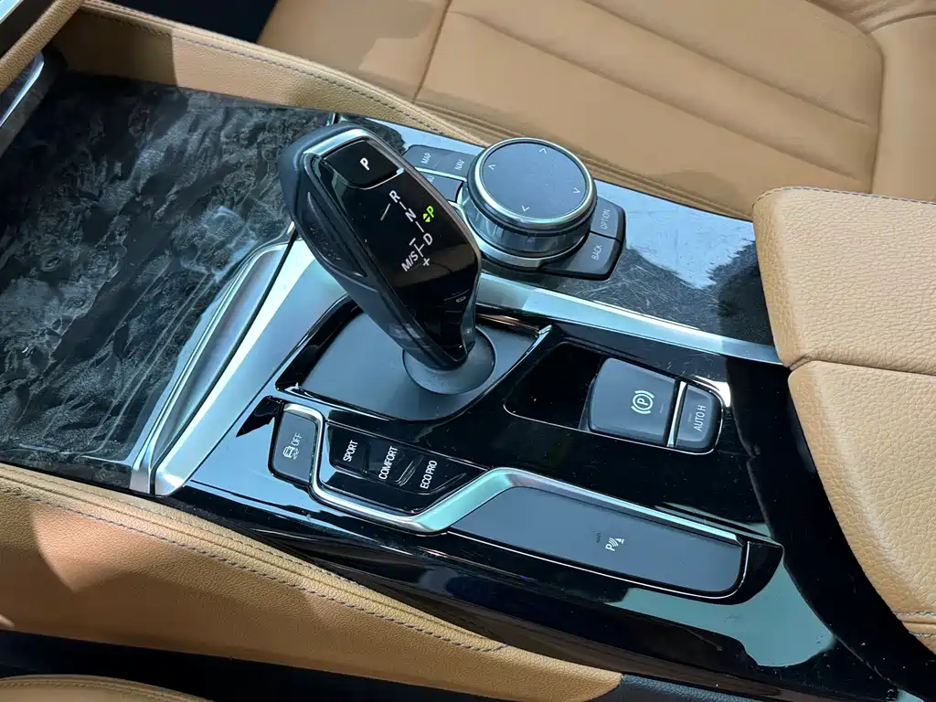 BMW 5 Series — фото 13