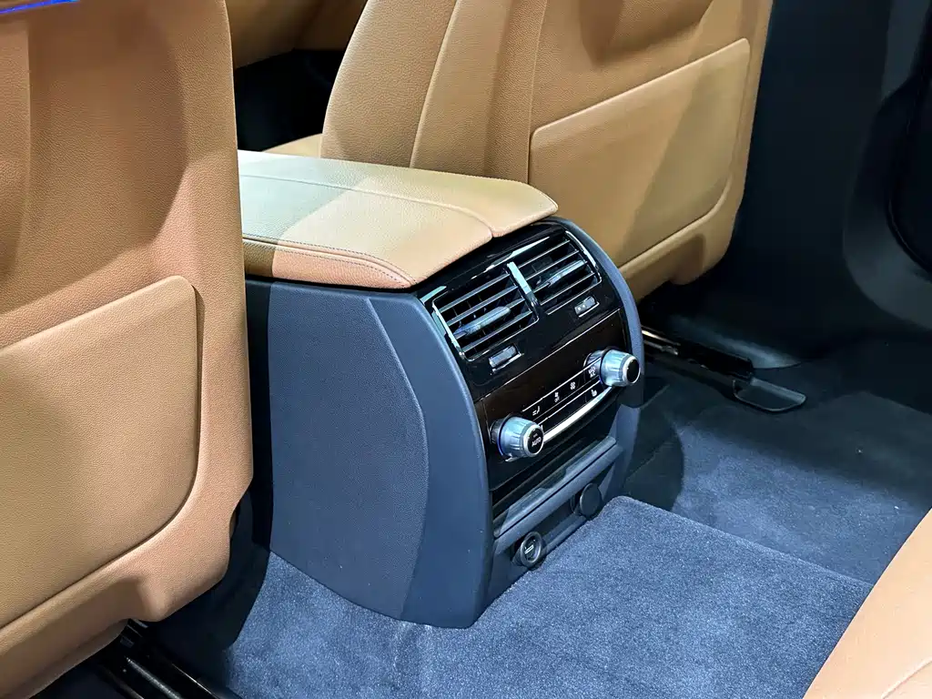 BMW 5 Series — фото 18