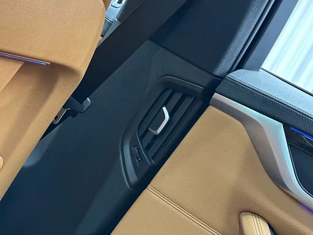 BMW 5 Series — фото 19