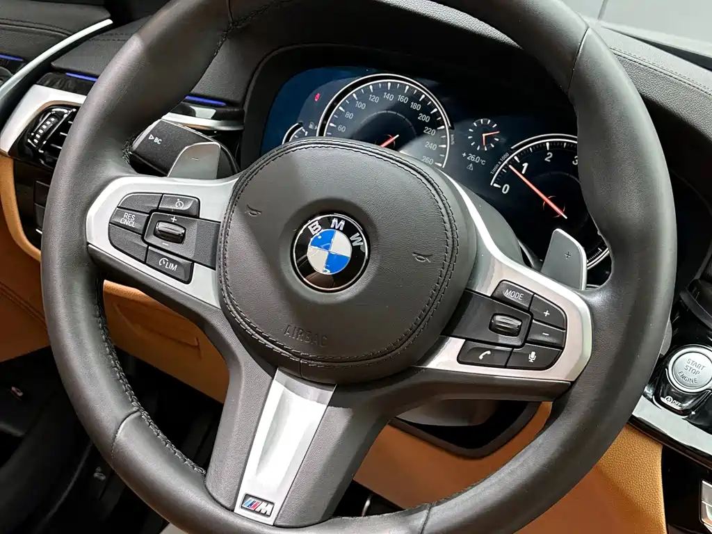 BMW 5 Series — фото 20