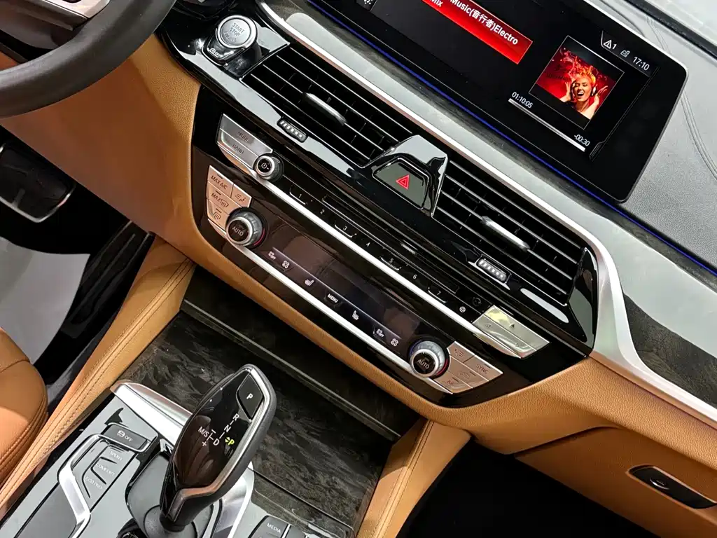 BMW 5 Series — фото 22