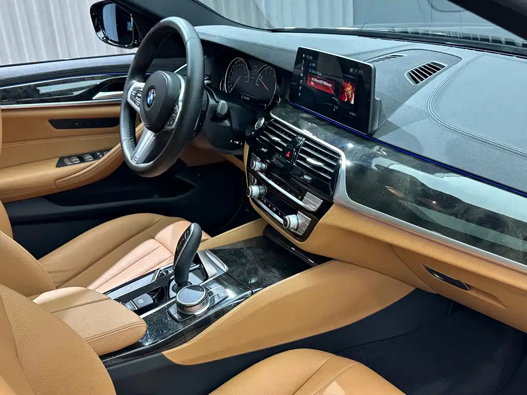 BMW 5 Series — фото 26