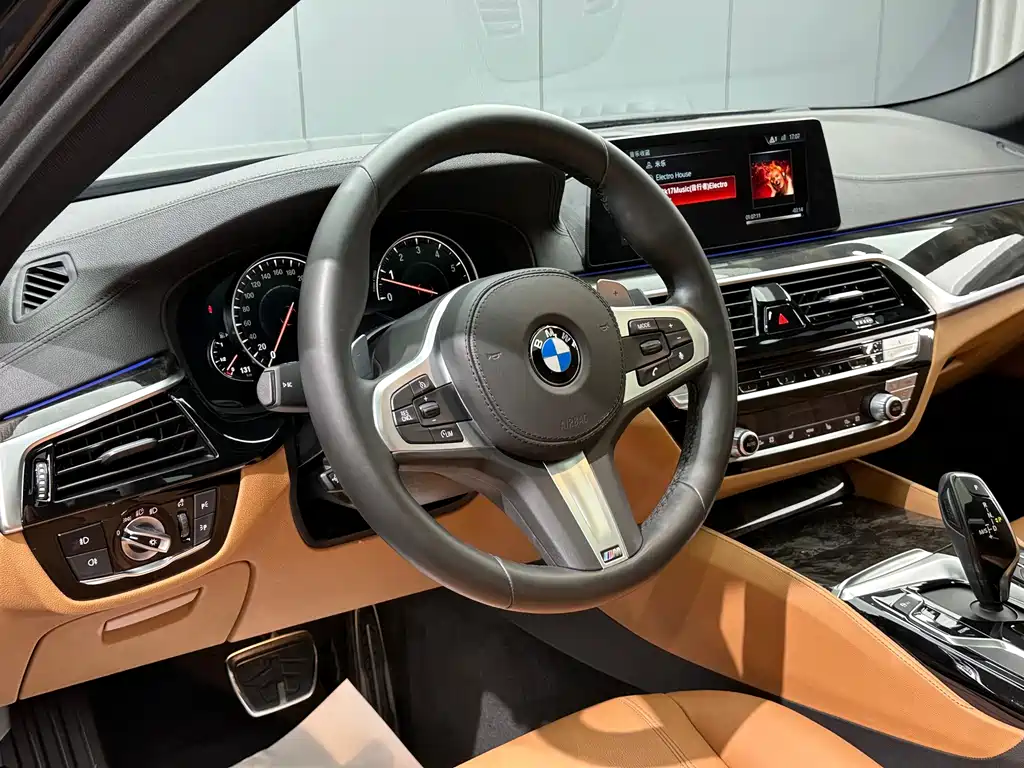 BMW 5 Series — фото 10
